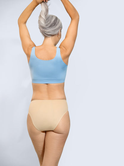 Inkontinenz-Slip in Beige, Rückansicht am Modell